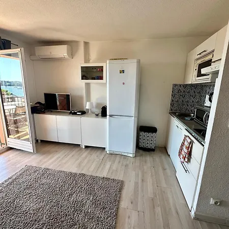 Les Marines D'agay Climatise Apartament *